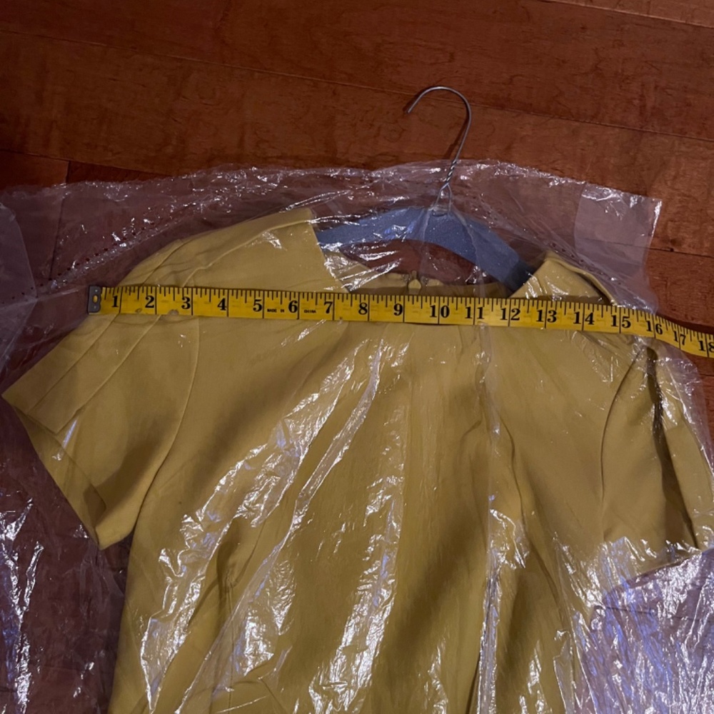 LIKE NEW: YELLOW DRESS - Picture 8 of 12